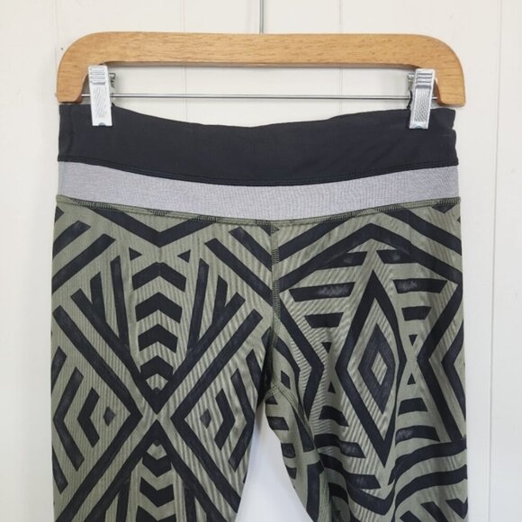 Lululemon Inspire Crop Chevron Shuffle Fatigue Green Cropped Leggings Yoga Gym - Picture 6 of 12